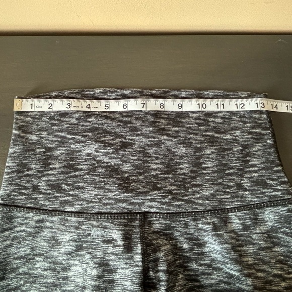 Lululemon Sz 8 Wunder Under Crop (Hi-Rise) Dramatic Static White Black - Picture 10 of 11